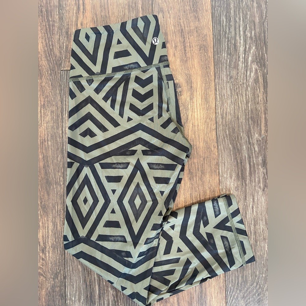 lululemon green black geometric leggings size 6